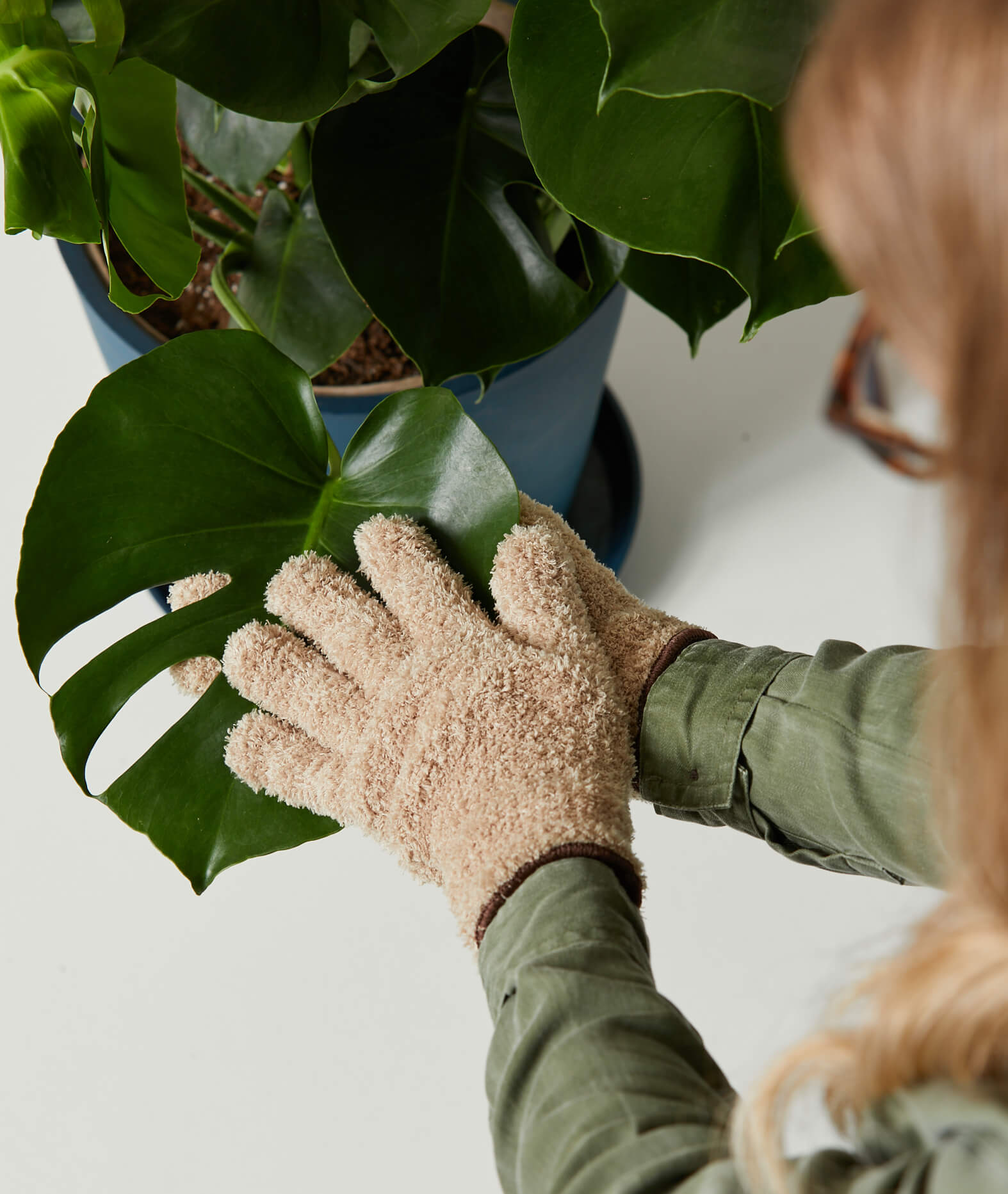 bloomscape_microfiber-dusting-glove_in-use
