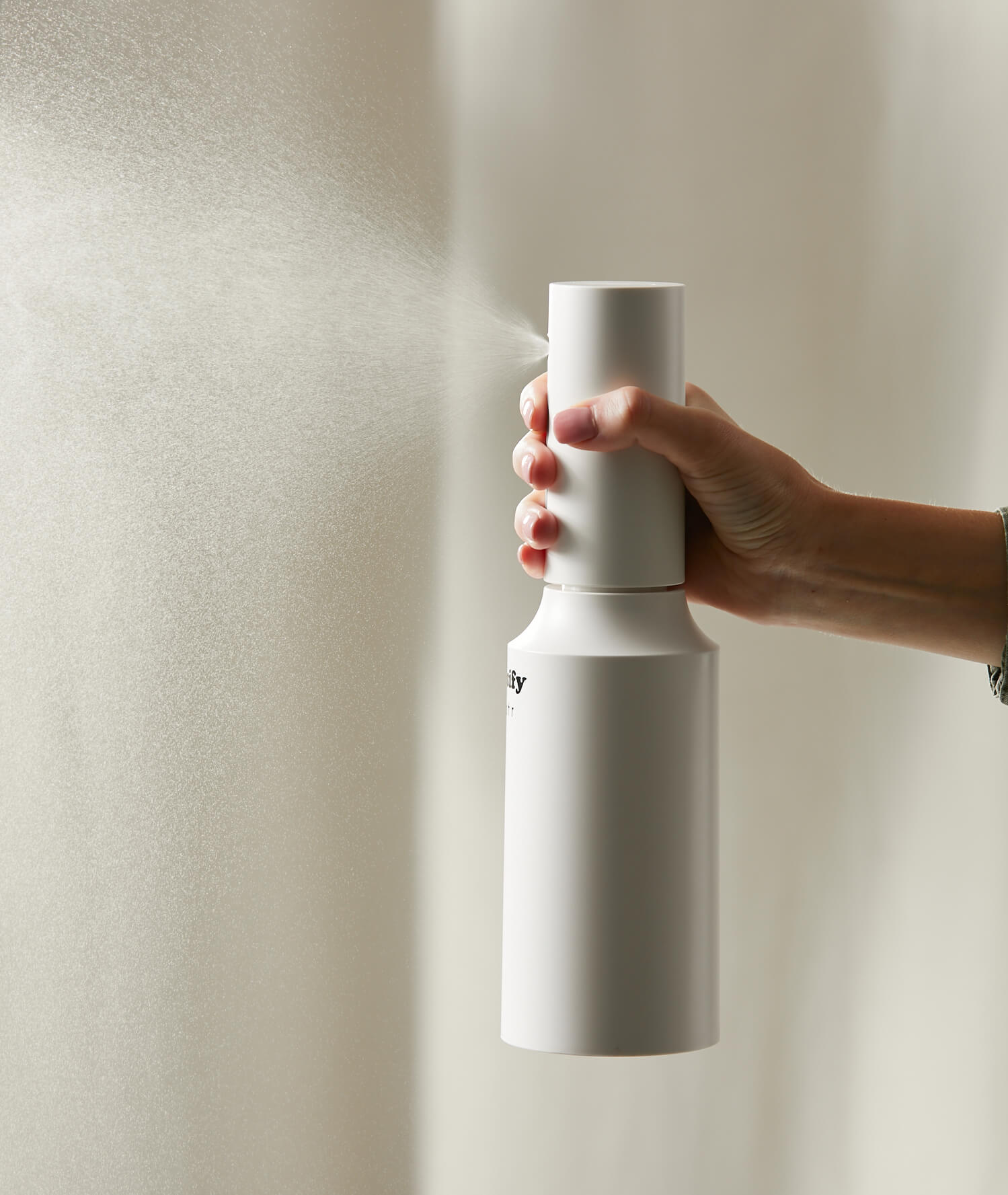 bloomscape_mister_in-hand